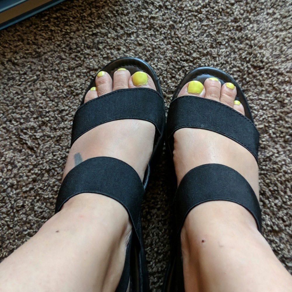 Black wedges